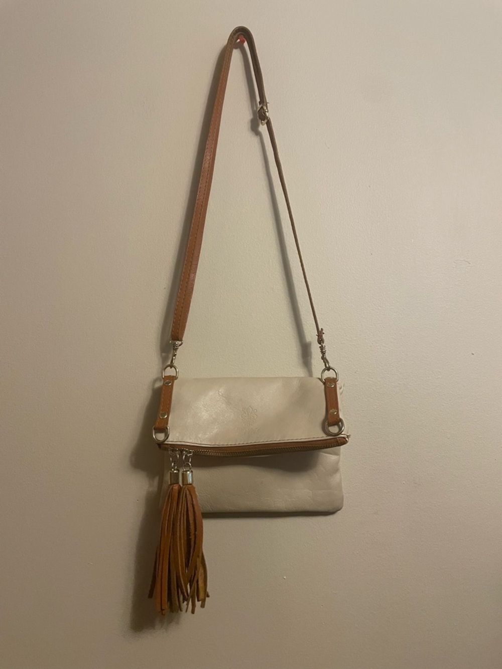 Vera Pelle Cream Leather Crossbody with Tan Strap and Tassel
